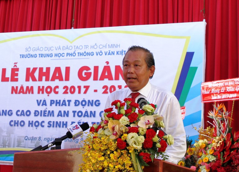 Phó Thủ tướng Trương Hòa Bình dự khai giảng và phát động Tháng ATGT cho học sinh đến trường - ảnh 1